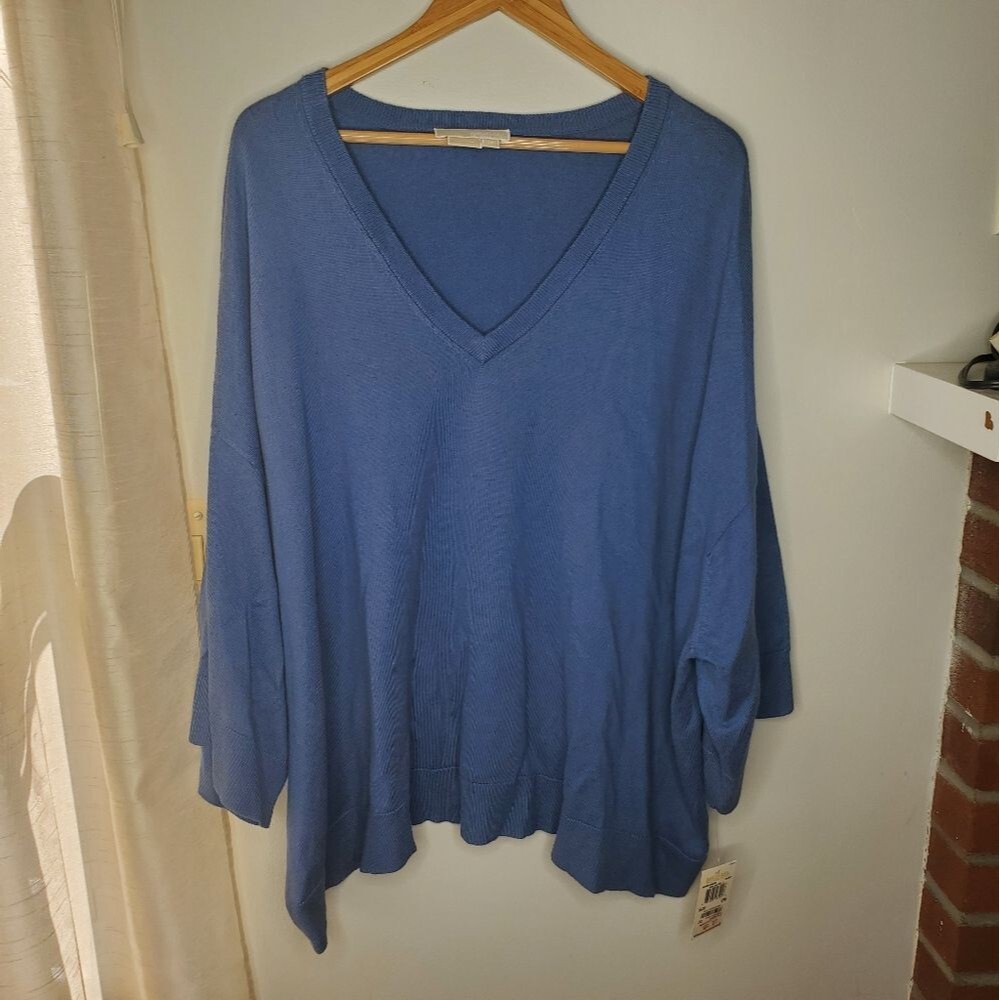Michael Kors blue v-neck cadet sleeve Sweater size OS (one size) - Picture 2 of 8